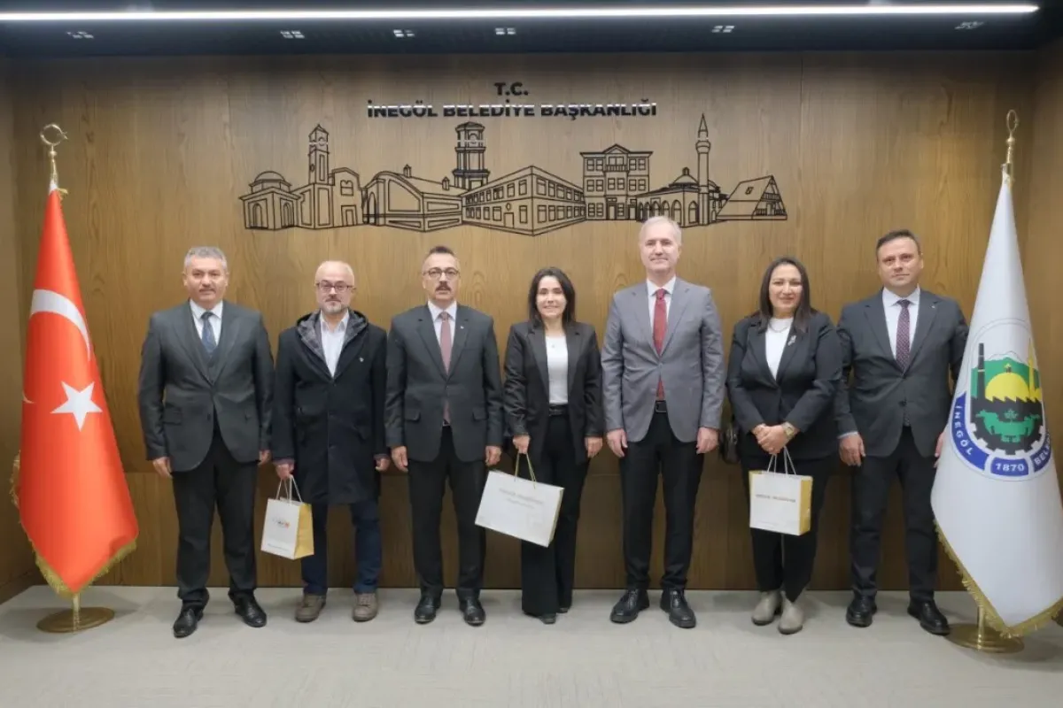 İnegöl'de öğrencilerden öğretmenlerine çevre dostu hediye: 2 ton pil
