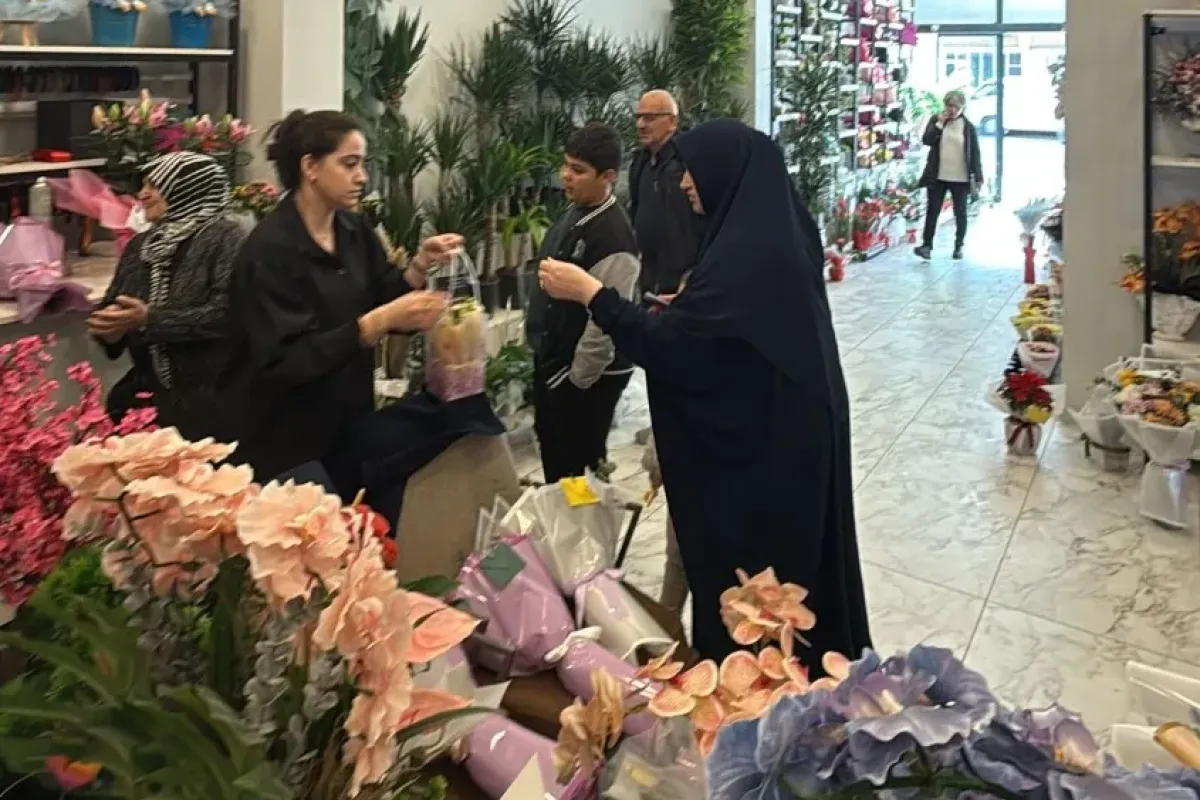 Öğretmenler Günü Yoğunluğu: Çiçekçilerde Renkli Buketlere İlgi Arttı