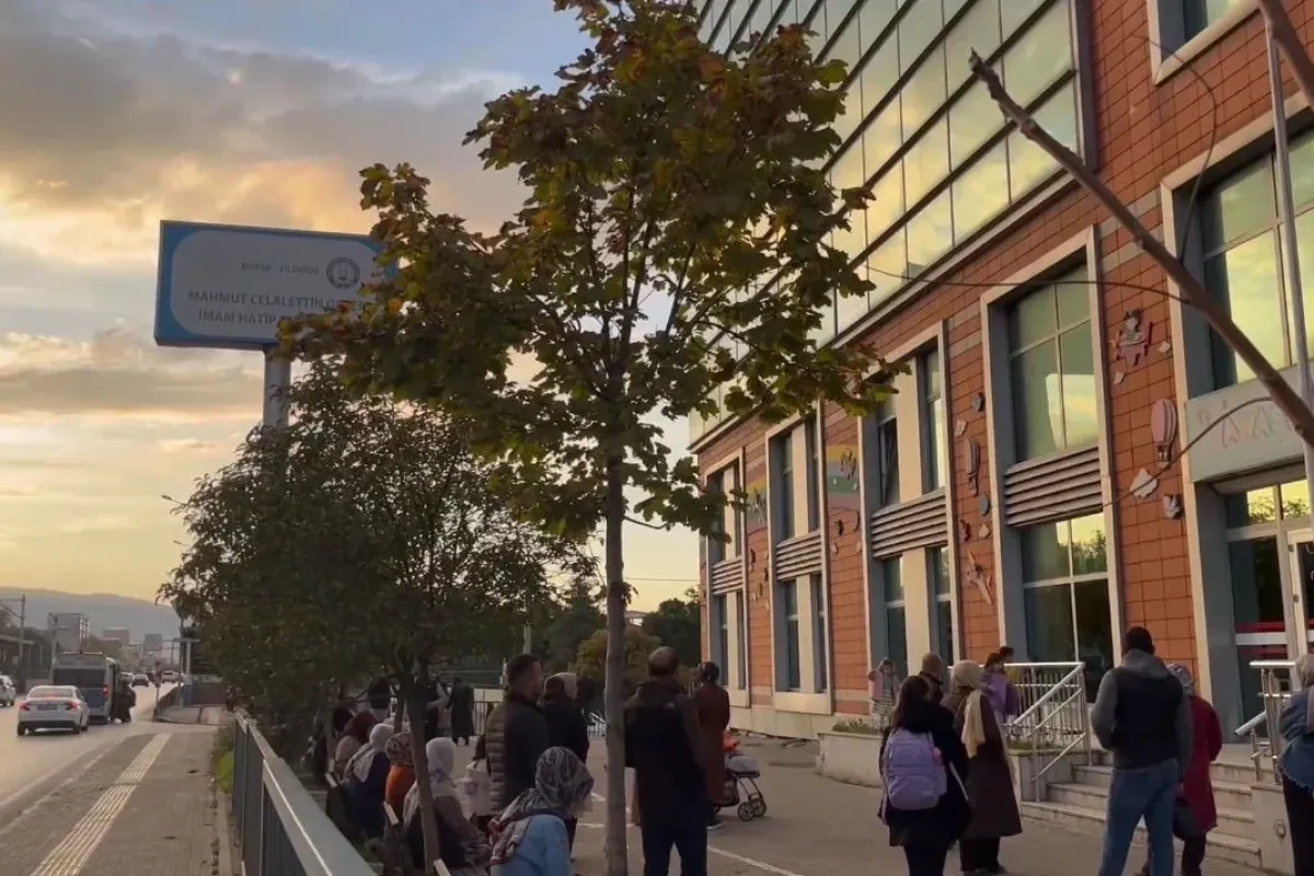 Bursa’da bir okulda profiterol yiyen 8 öğrenci fenalaştı