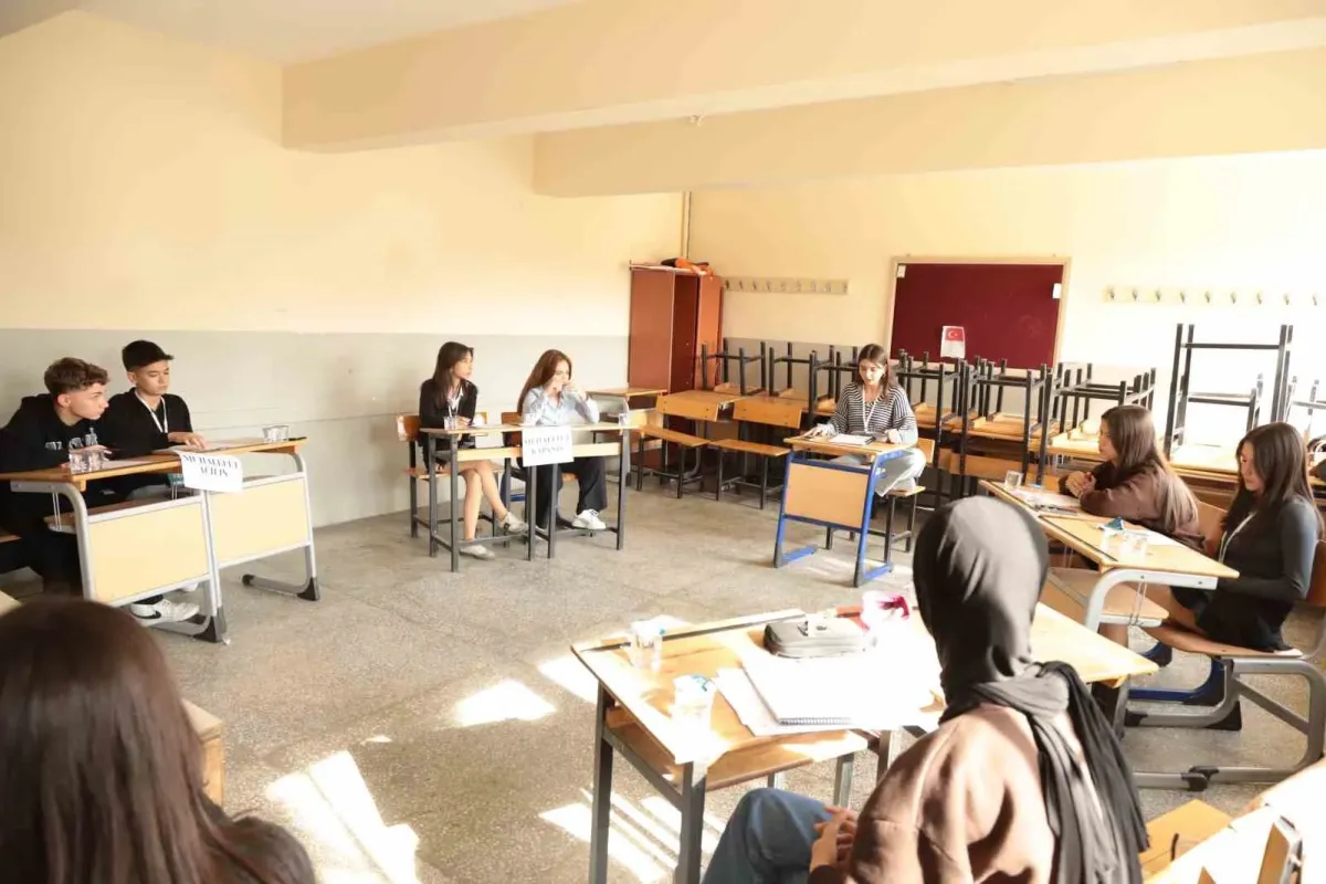 Nazilli’de Münazara Turnuvası’na yoğun ilgi