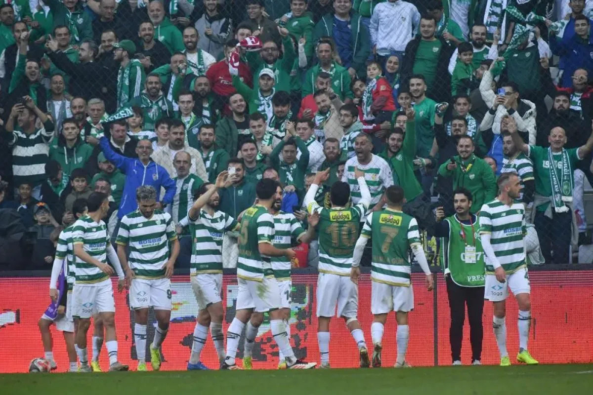 Bursaspor, Fethiyespor Engelini Üç Golle Geçti