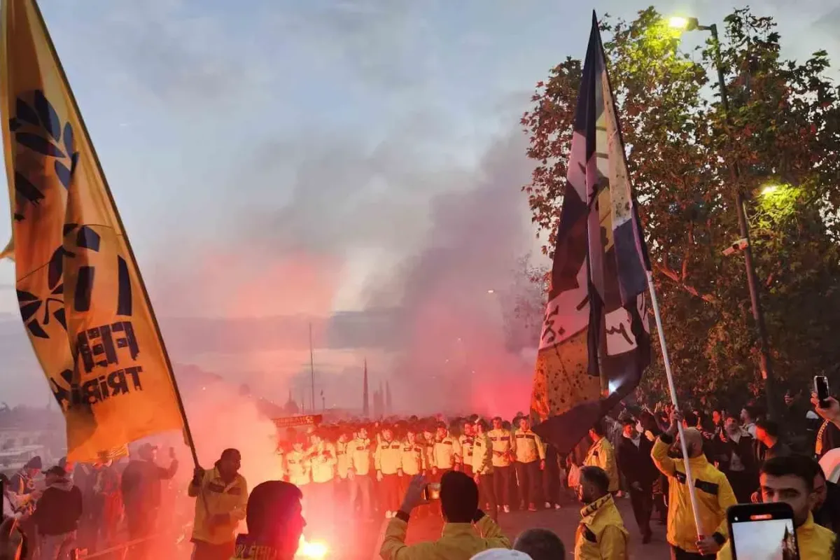 Fenerbahçe Galatasaray derbisine taraftardan yoğun ilgi