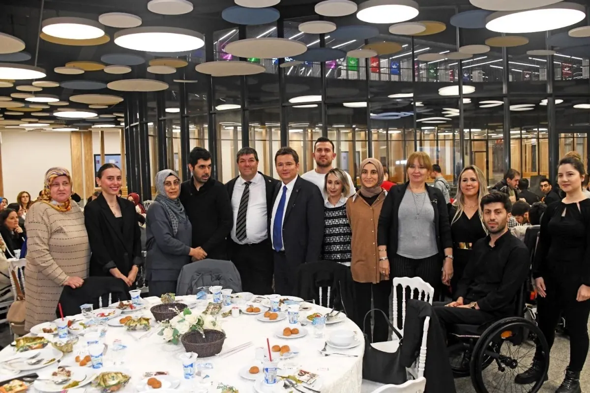 Başkan Erkan Aydın engelleri sevgiyle aştı