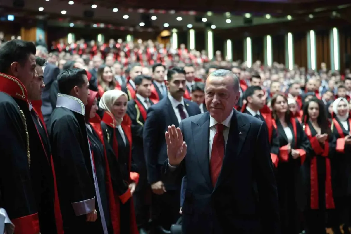 Erdoğan: Yeni hakim ve savcılar görev yerlerine kura ile atandı