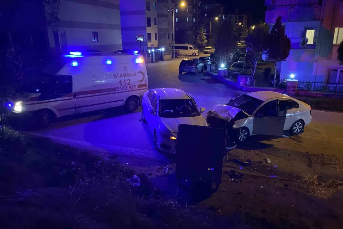 Bursa’da hız ihlali feci kazaya yol açtı: 2’si ağır 4 yaralı