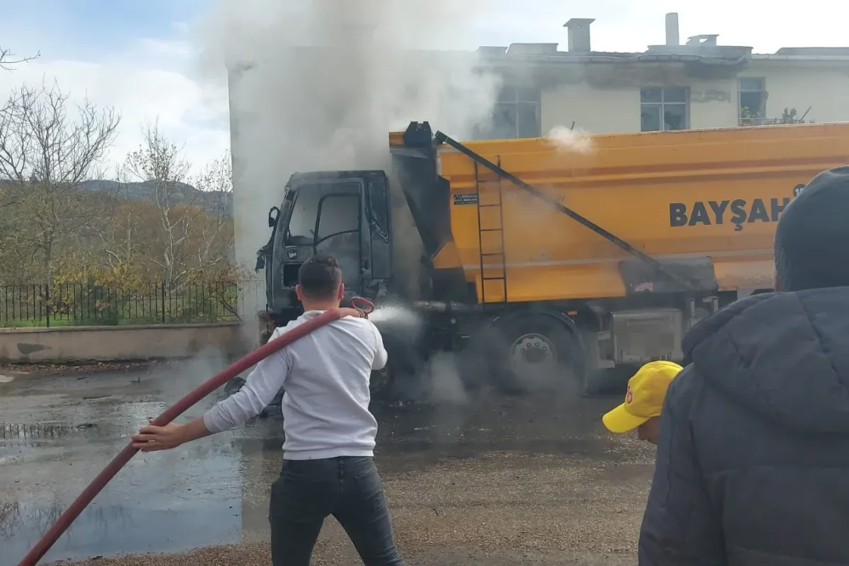 Hafriyat kamyonu küle döndü