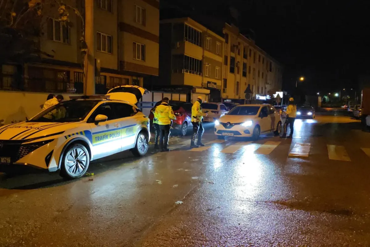İnegöl trafiğinde sıkı kontrol! 2 araç trafikten men edildi