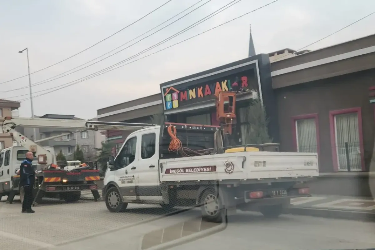 Berra'nın hayatını kaybettiği anaokulunun tabelası indirildi