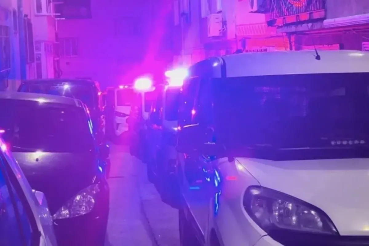 Cephanelik çıkan evde, polise saldırdılar