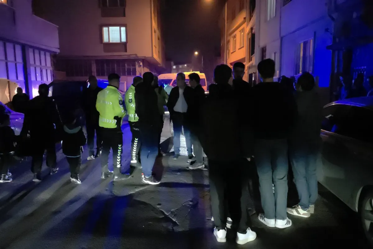 İnegöl’de polisten kaçan sürücü park halindeki araçlara çarptı