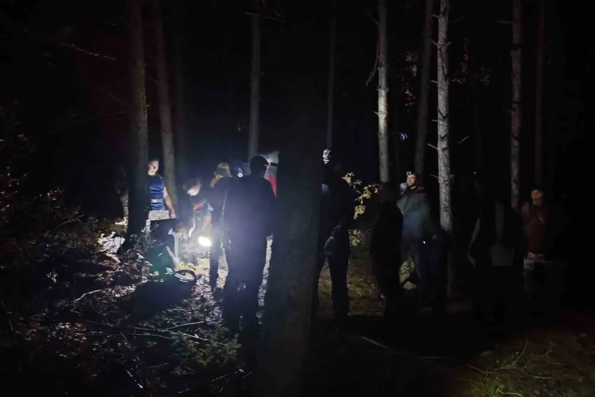 Uluslararası Dağ Günü’nde 25 kişilik grup ile 12 kilometrelik gece yürüyüşü