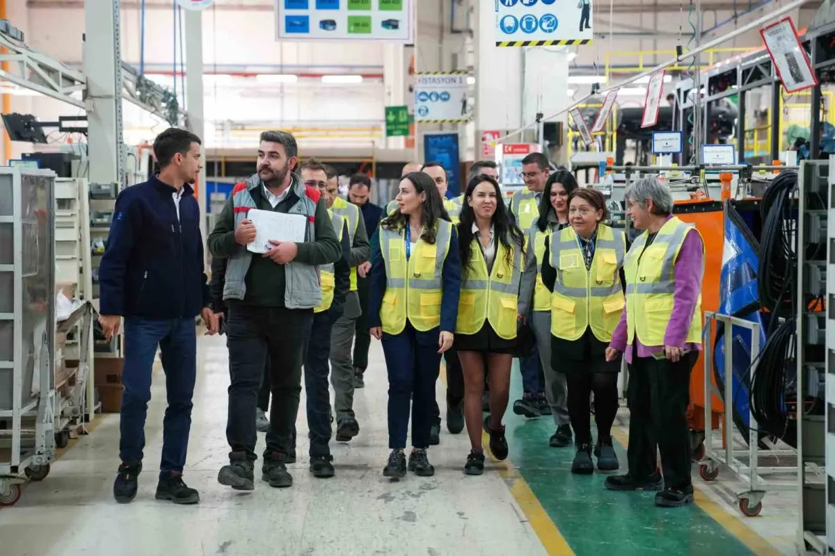Karsan’dan meslek liselerindeki kız öğrencileri iş hayatına hazırlayacak hamle