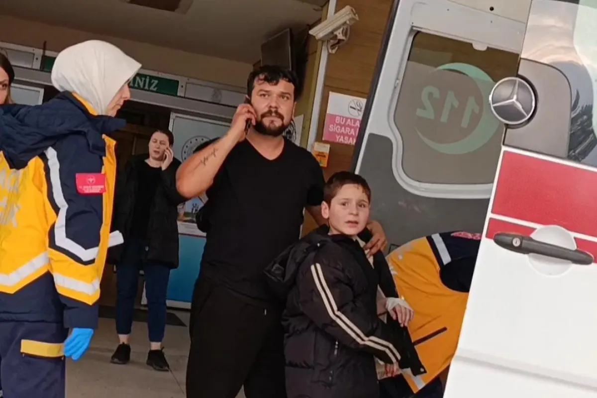 Bursa’da nacakla oynayan çocuğun parmağı kopma noktasına geldi