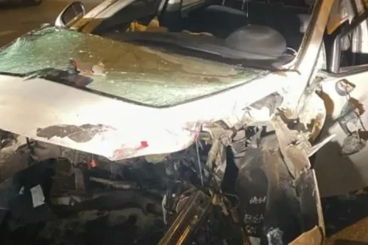 Trafikte korku dolu anlar! Makas atarken yayaya çarptı