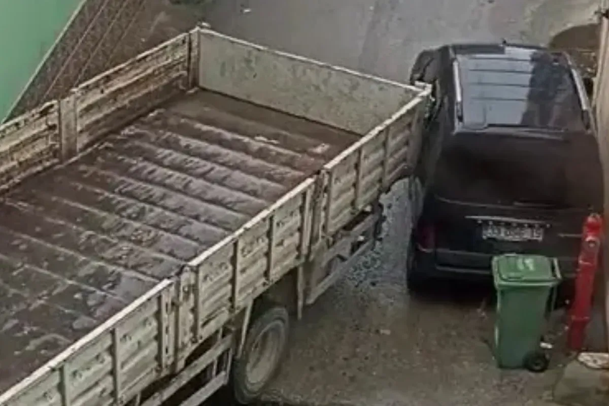 Kamyon park halindeki araca çarpıp kaçtı