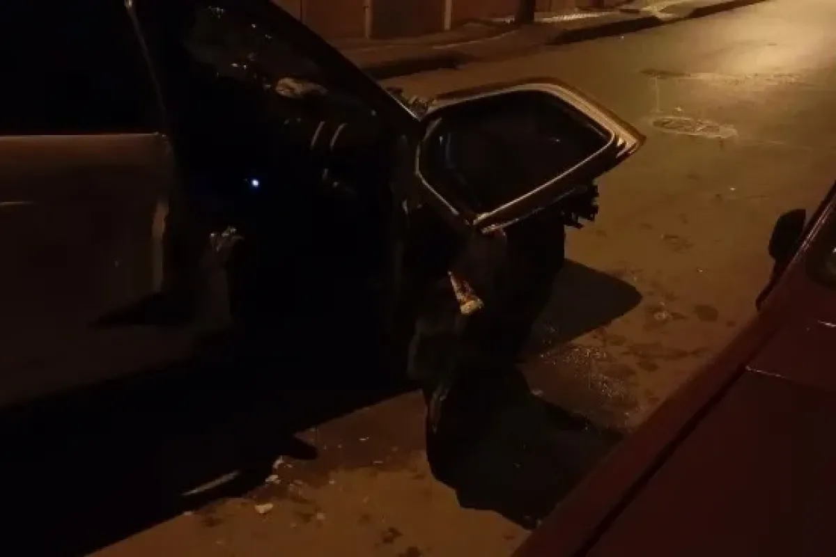 Feci kazada araçta sıkıştılar