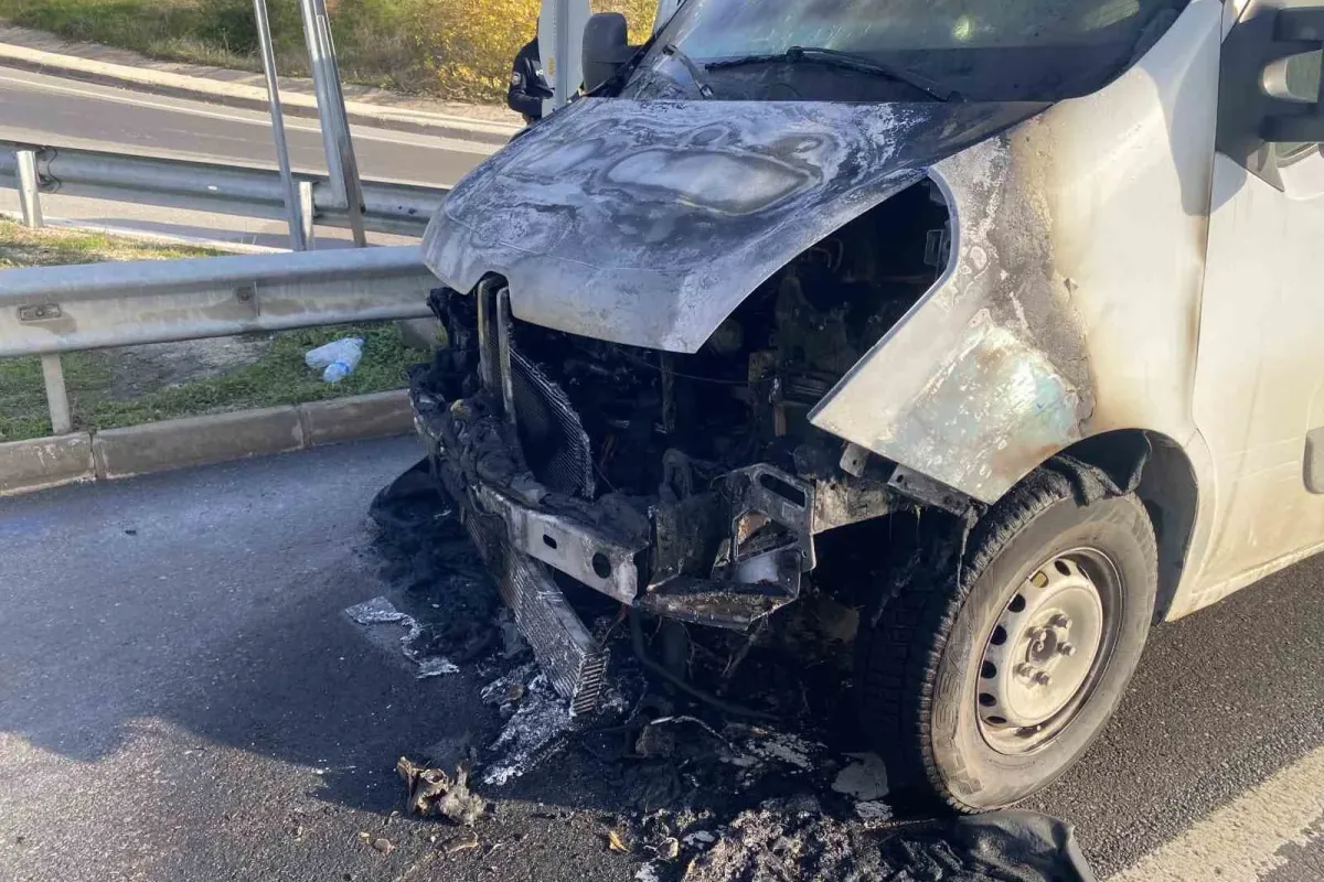 Bursa’da minibüs yangını: BUSKİ Ekipleri yangının büyümesini önledi