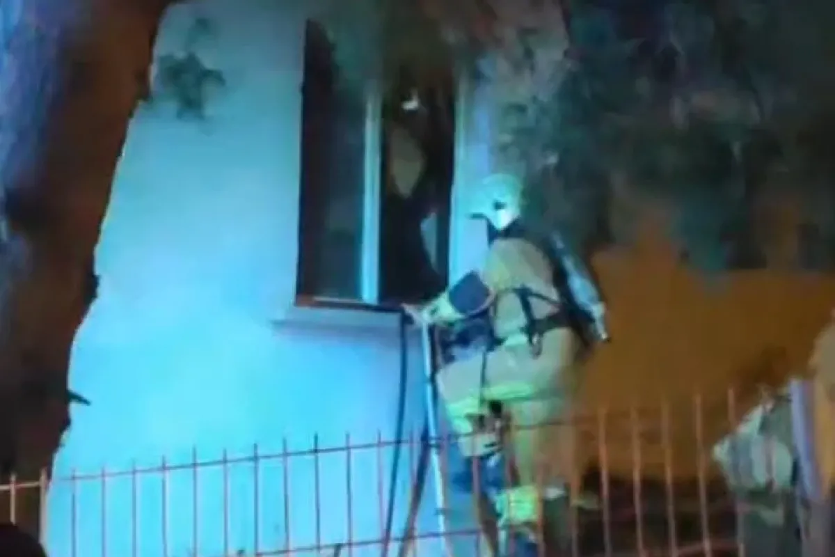 Bursa’da korkutan yangın: İtfaiye ekipleri camı kırıp içeri girdi