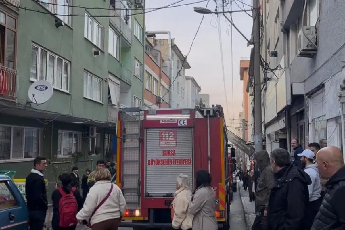 Eşine küstü evi yaktı!