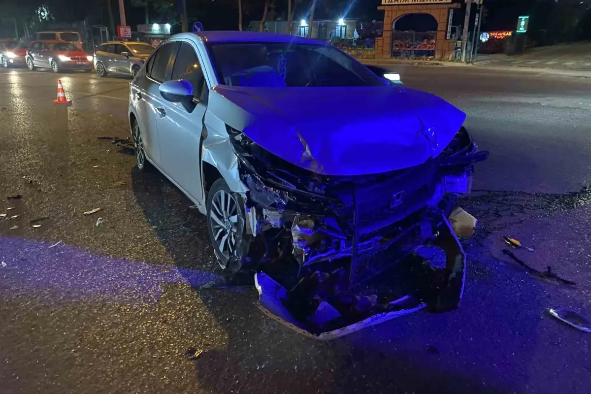 Bursa Mudanya’da iki otomobil çarpıştı: 1 ağır yaralı