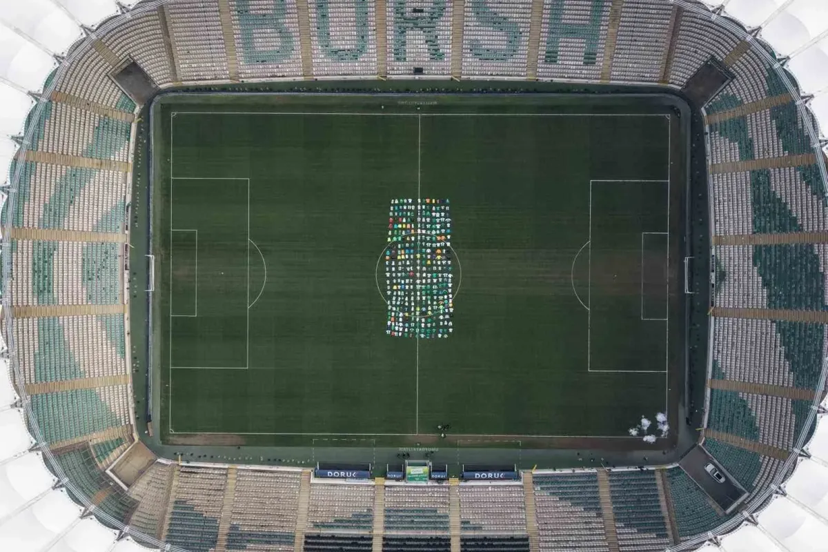 Timsah Arena’da 300 koleksiyonluk formayla dev koreografi