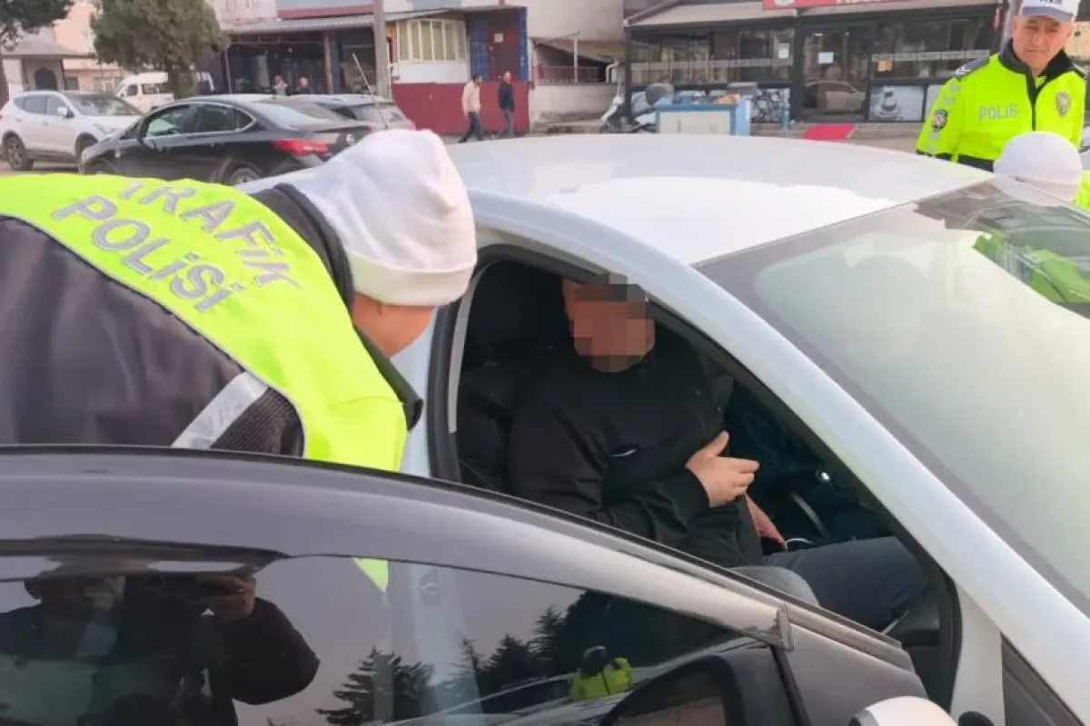 İnegöl’de korsan taksi avı: Araçlar bağlandı, yolculara da ceza yağdı!