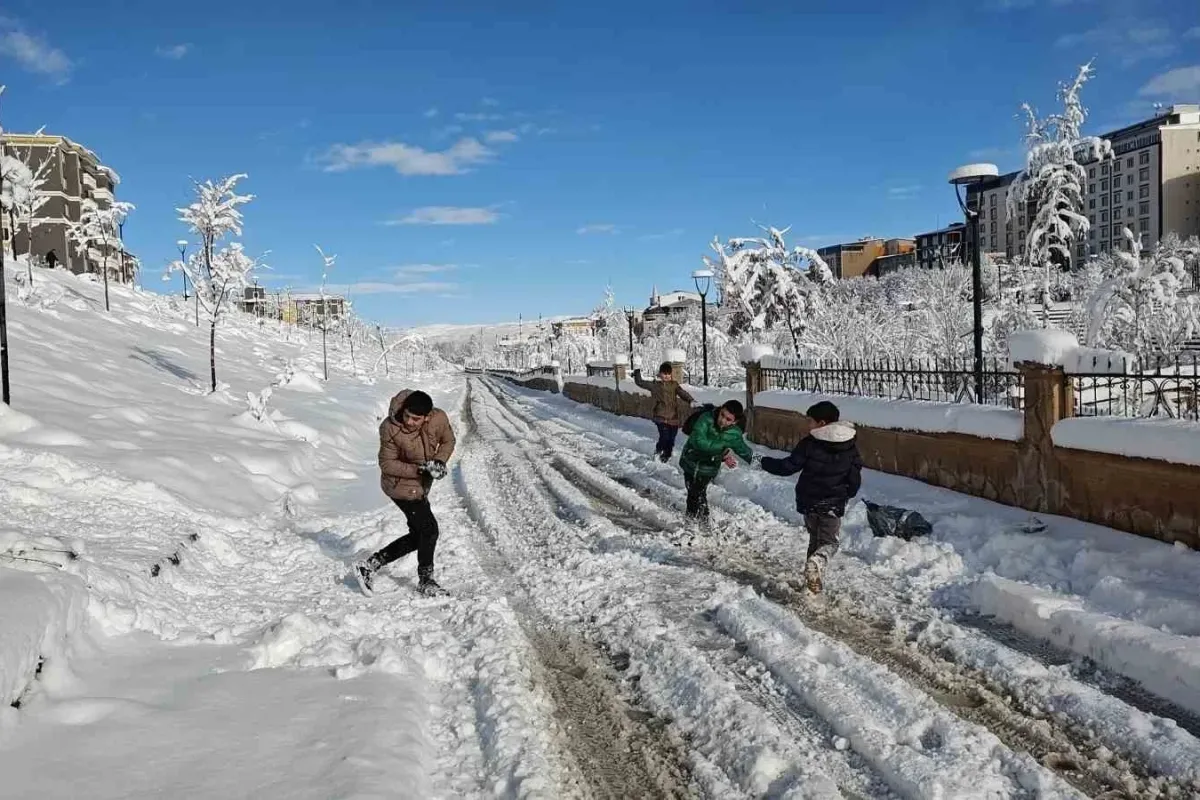 Muş’ta yoğun kar yağışı nedeniyle okullara 1 gün ara