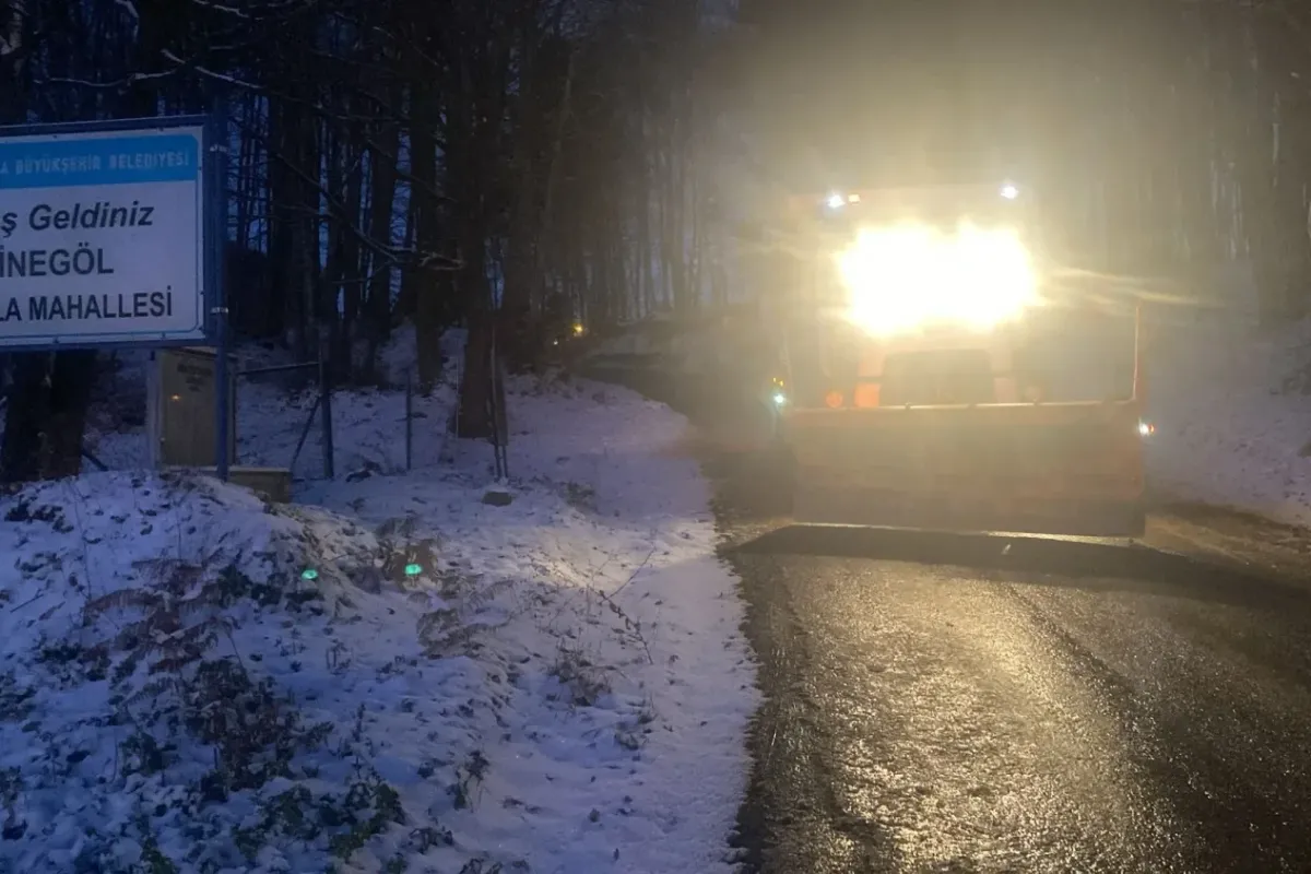 İnegöl’de kar bereketi! Belediye ekiplerinden yoğun mesai