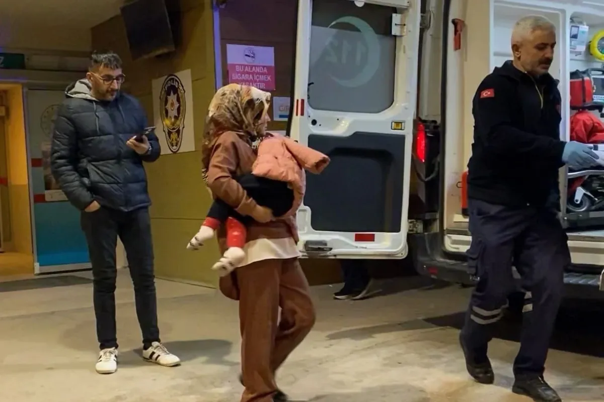 Üzerine şifonyer devrilen çocuk hastaneye kaldırıldı