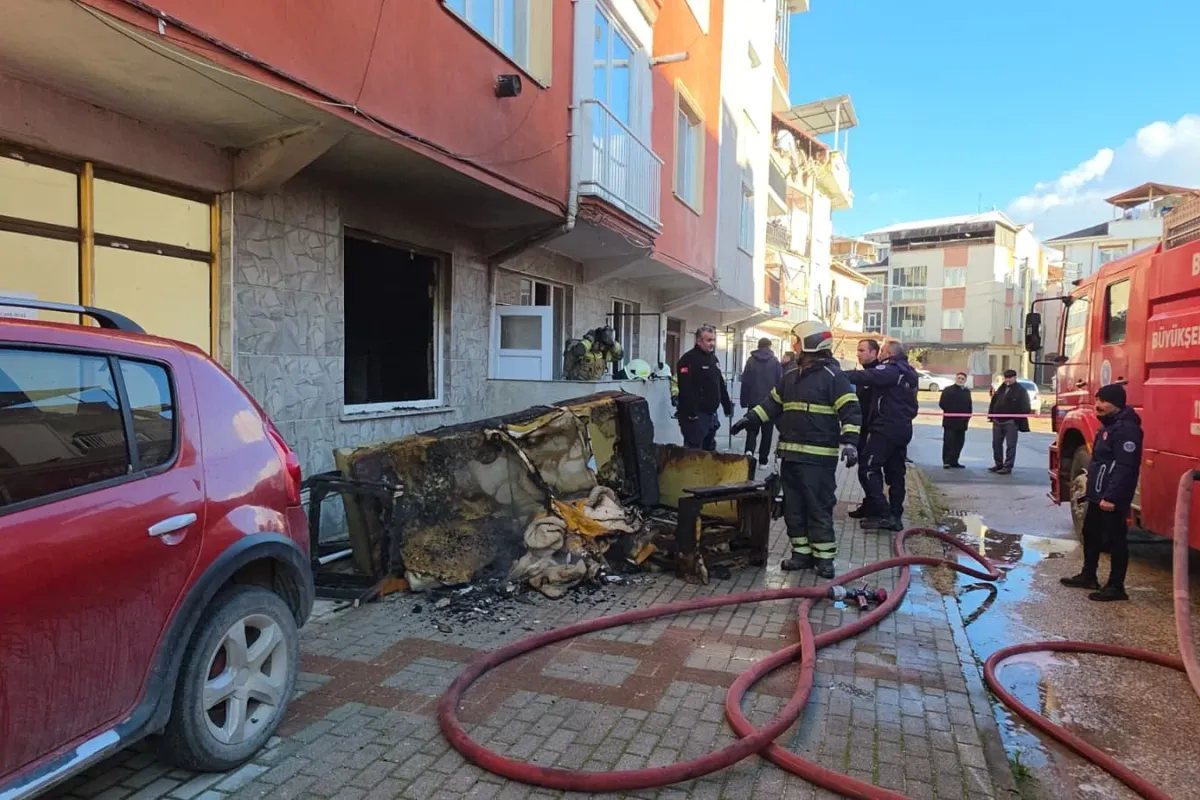 İnegöl'de kış günü evsiz kaldılar