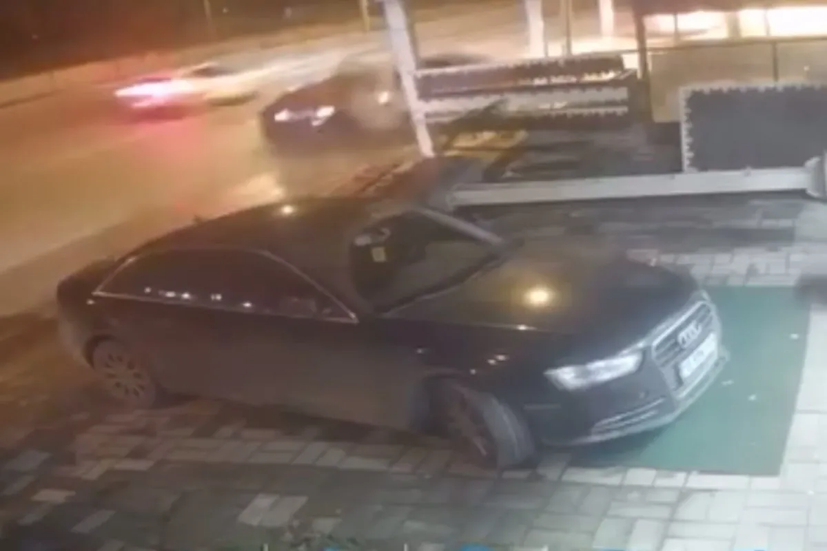 Bursa’da gece yarısı kaza anı kamerada : 1’i ağır 4 yaralı