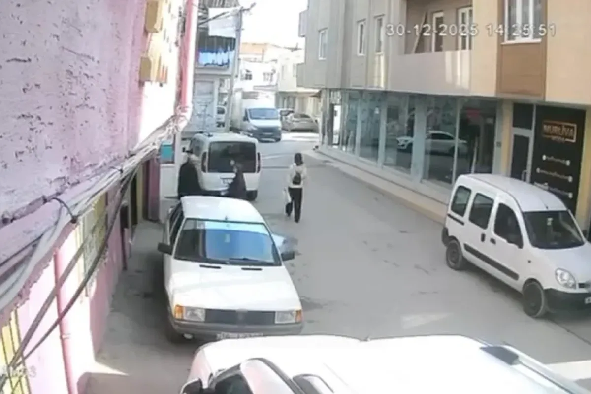 Açık kapak genç kızı yere serdi