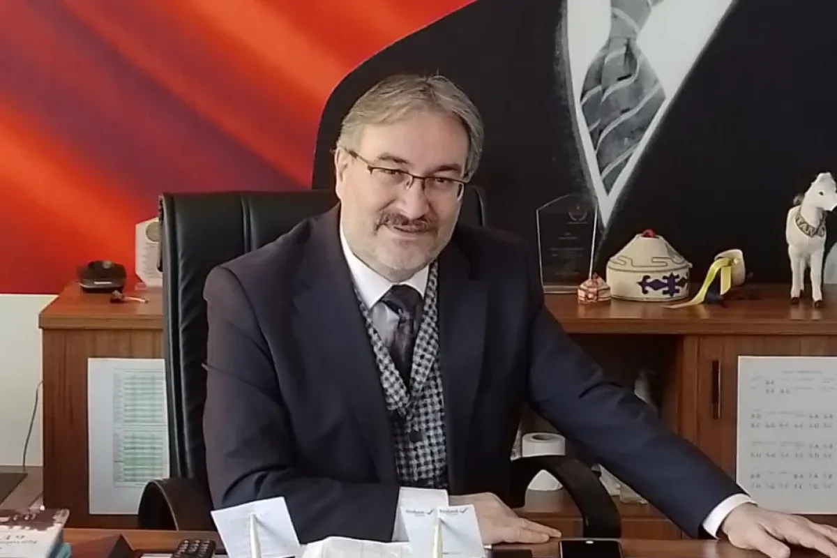 İnegöl’de eğitimci Orhan Erdoğan 40 emekli oldu