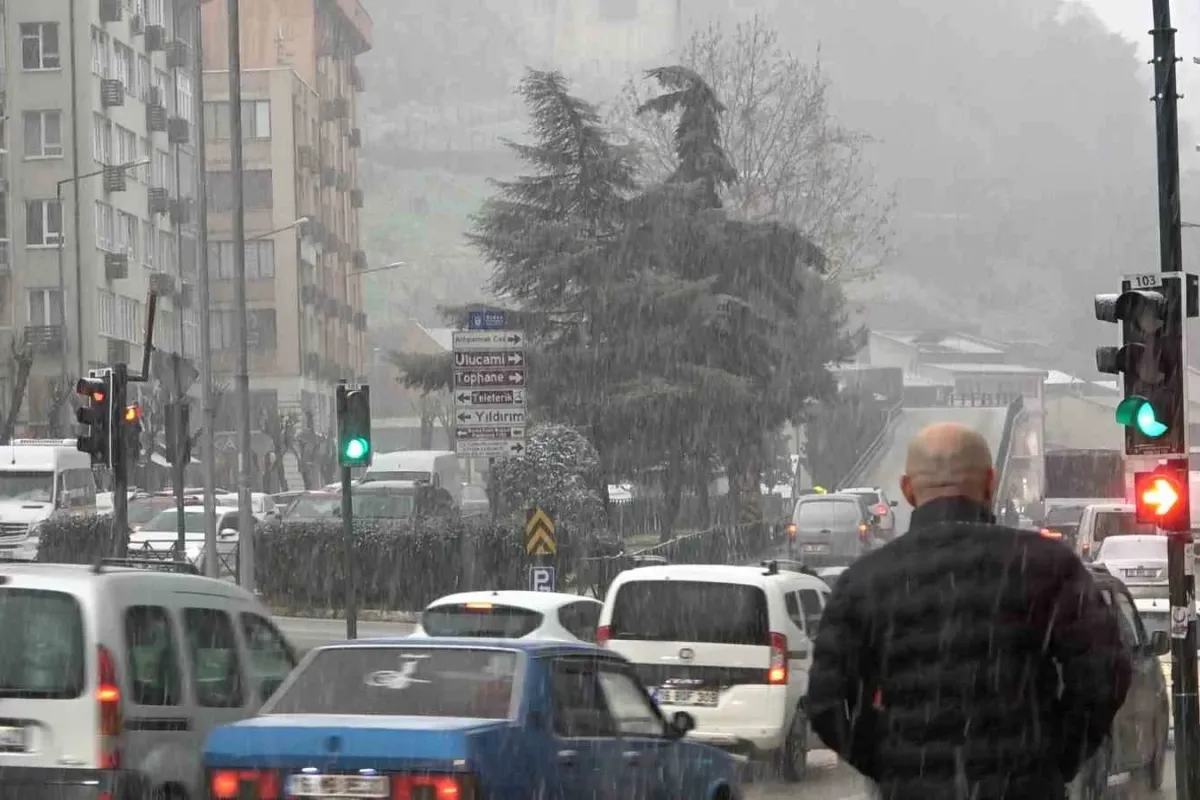Bursa şehir merkezi de beyazlara büründü