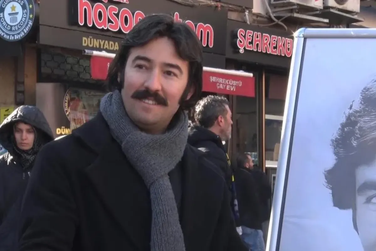 Ferdi Tayfur’a benzeyen hayranı ilgi odağı oldu, arabesk efsanesi unutulmadı