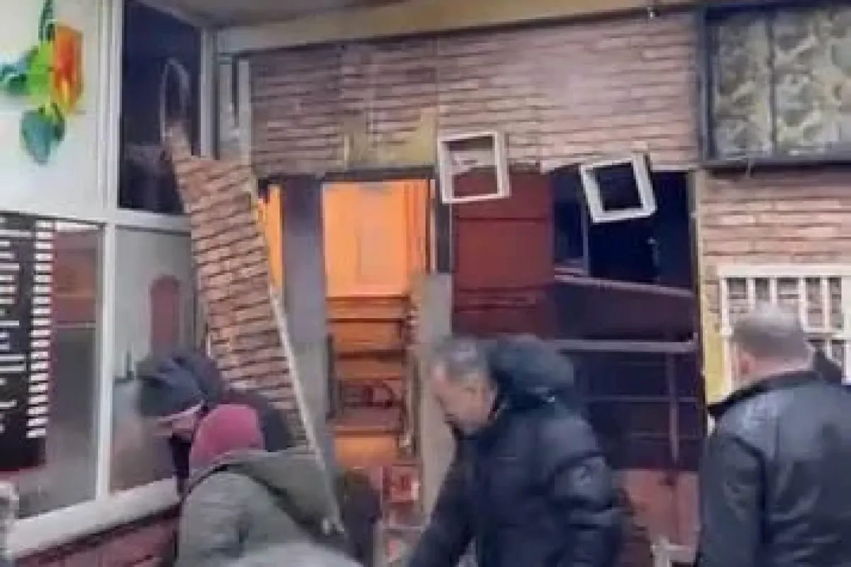 Kahvehanenin duvarları parçalansa da oyunlarına devam ettiler
