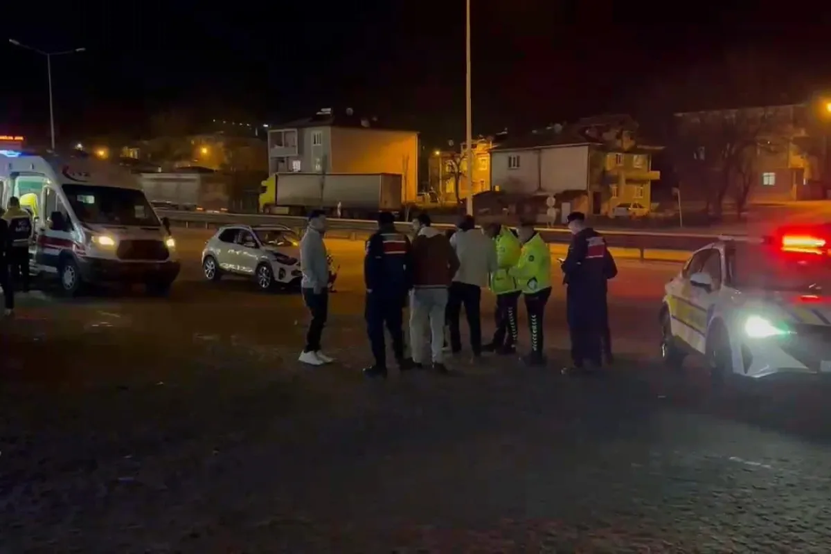 İnegöl’de otomobiller çarpıştı: 1’i çocuk 3 yaralı