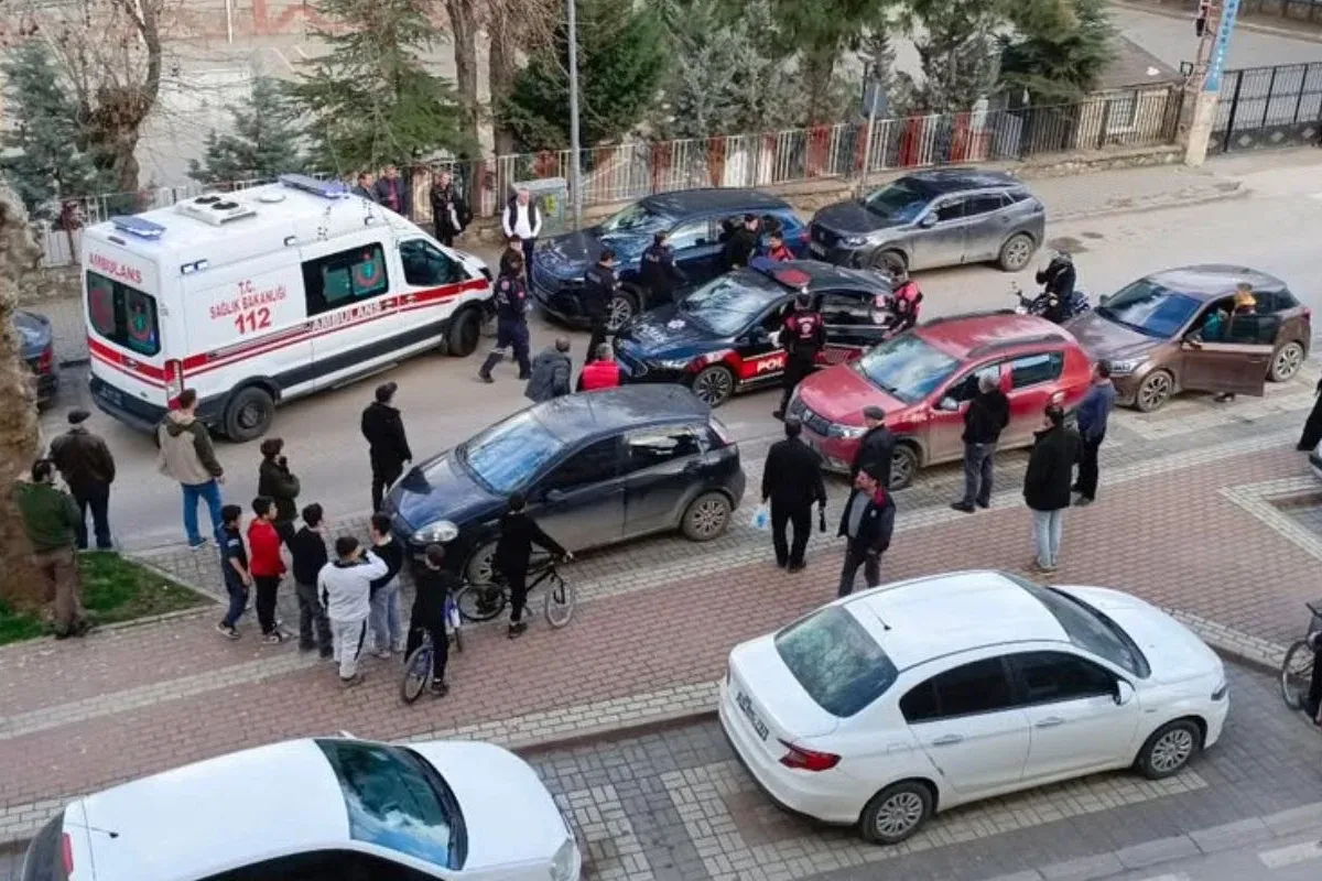 İnegöl'de gençlerin kavgasında kan aktı!