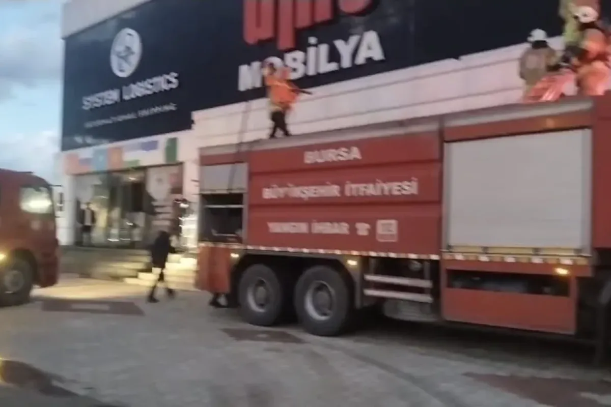 Ankara Yolunda Mobilya Fabrikasında Yangın