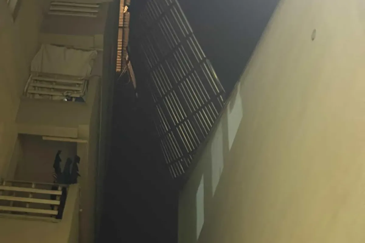 İnegöl’de lodos apartman çatısını uçurdu