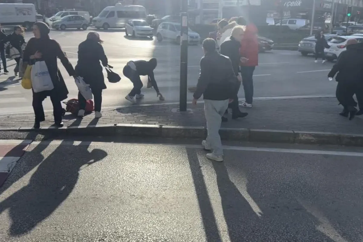 Kentte böylesi görülmedi! Direklere tutundular