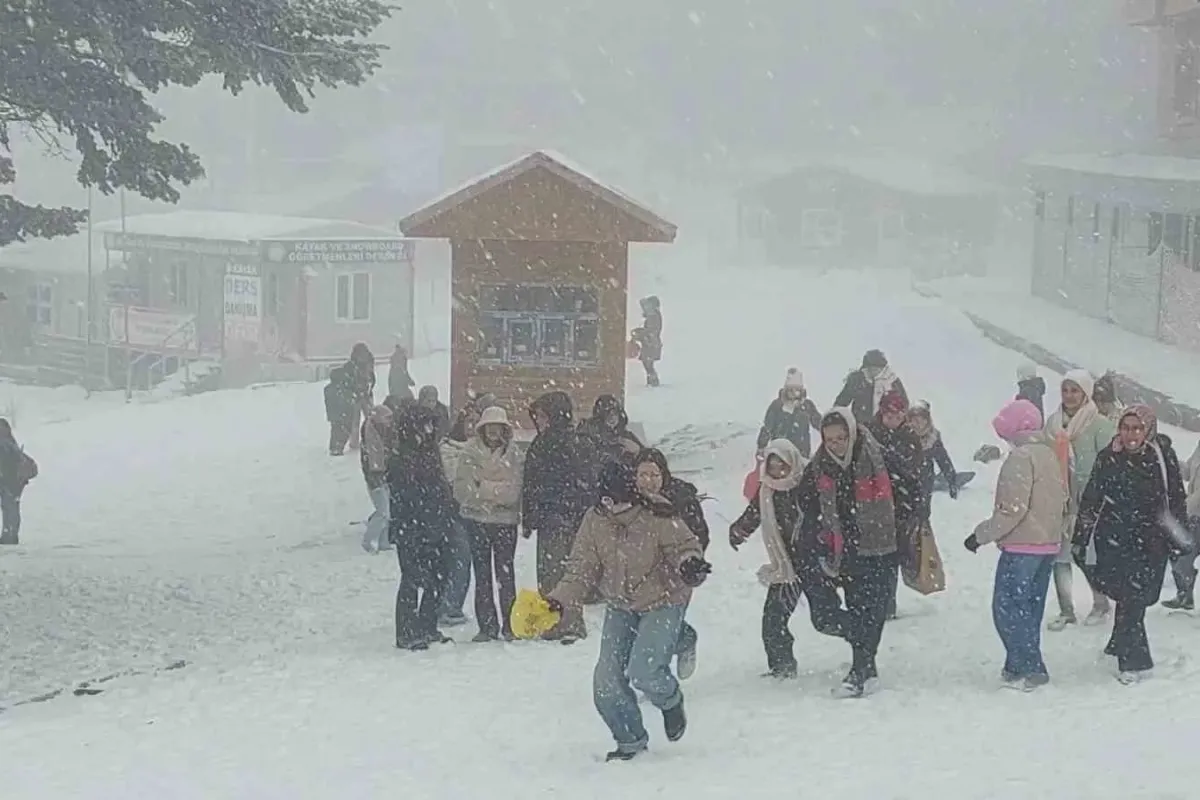 Uludağ’da kar kalınlığı 60 santimetreyi geçti