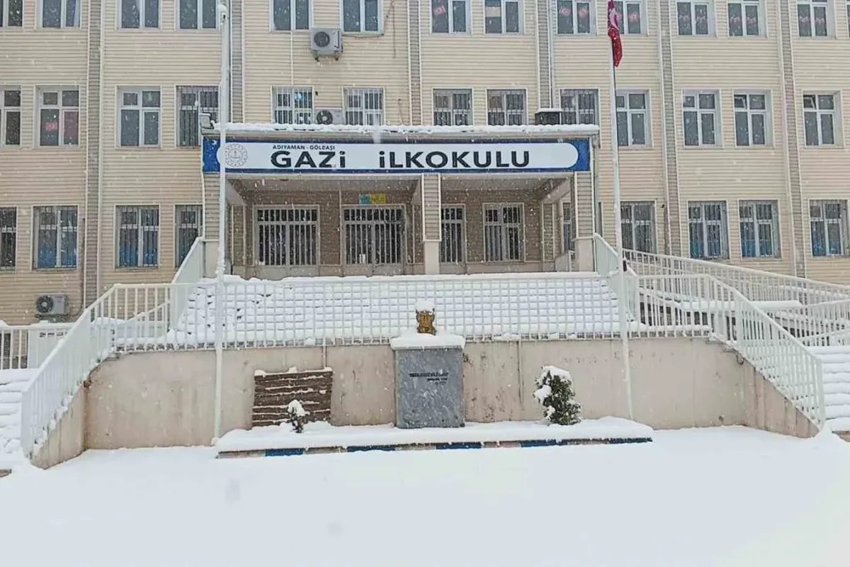 Adıyaman Gölbaşı’nda yoğun kar yağışıyla eğitime ara