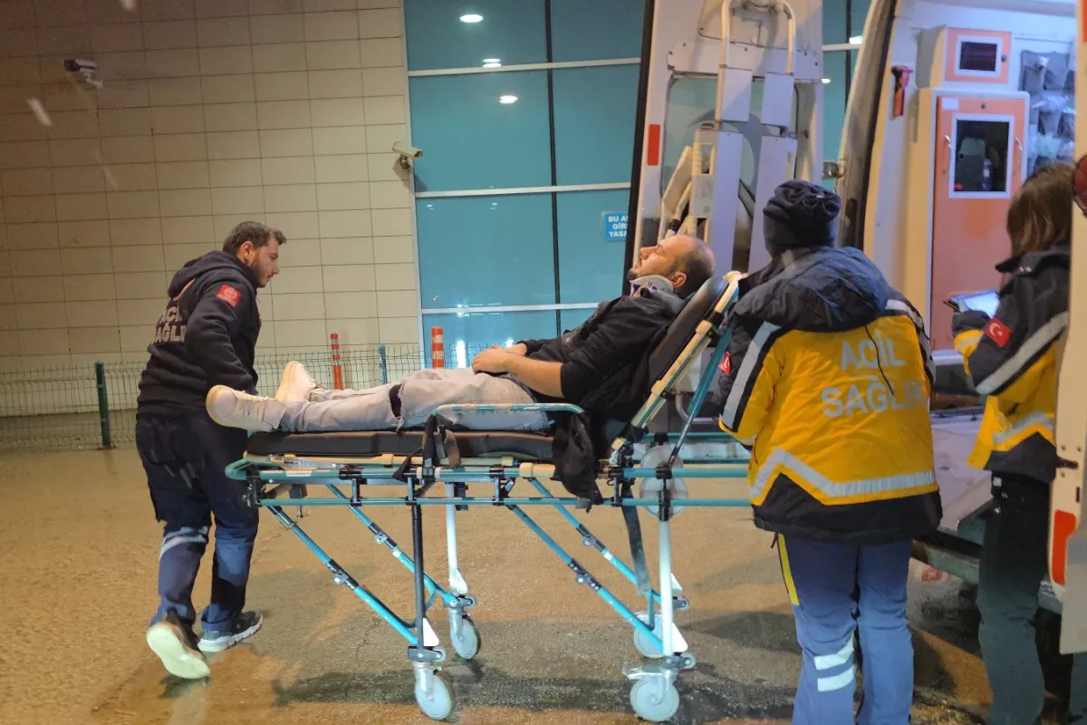 Talihsiz genç gözünü hastanede açtı