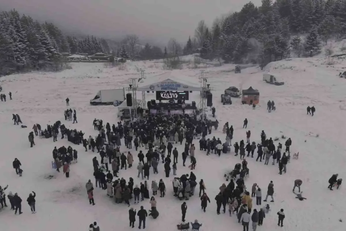 Bursa’da Kış Festivali’ne yoğun katılım trafiği felç etti