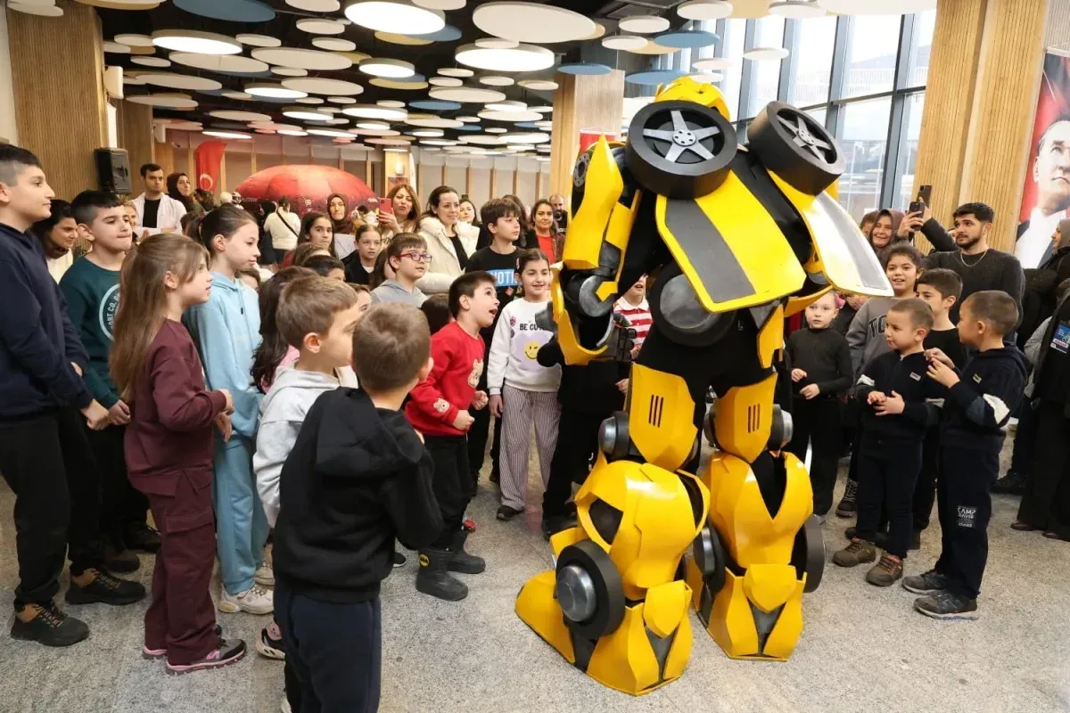 Bursa Osmangazi’de Çocuklar Sömestrde Bilimle Tanıştı