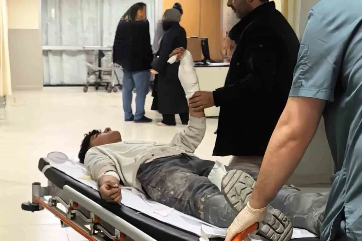 Kırılan cam bileğini kesti