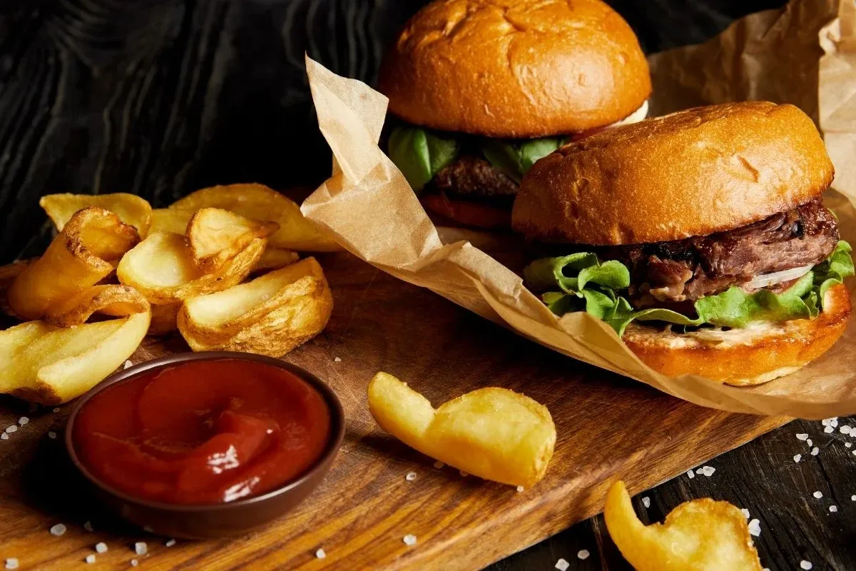 Asırlık fast-food devi satılıyor!