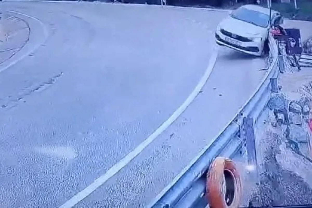 Uludağ yolunda kontrolden çıkan araç bariyerlere çarptı