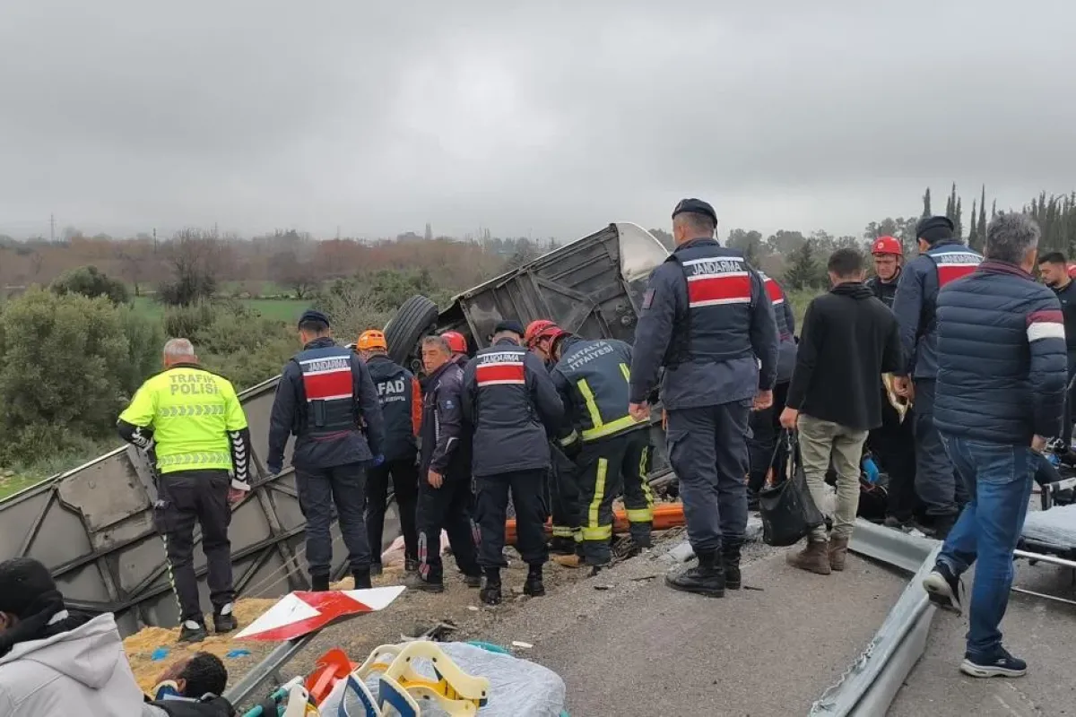 Antalya'da katliam gibi kaza; 8 ölü 26 yaralı